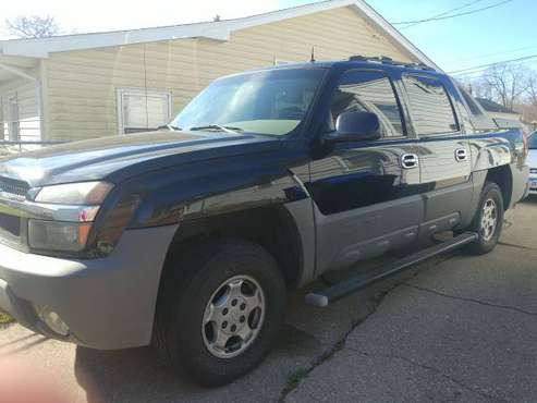 2002 chevy avalanche - cars & trucks - by owner - vehicle automotive... for sale in Davenport, IA