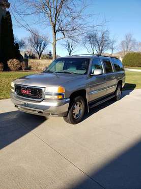 Yukon XL 2001 - cars & trucks - by owner - vehicle automotive sale for sale in Brookfield, WI