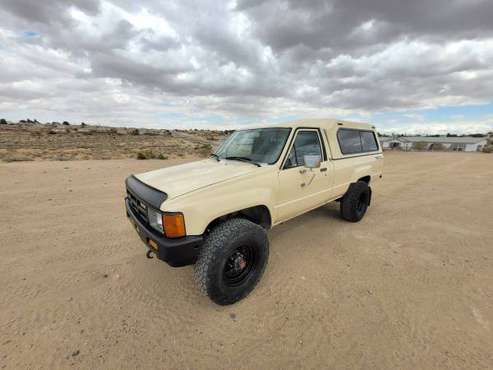1985 Toyota pickup 4x4 runs & looks great! Watch videos! - cars & for sale in Victorville , CA