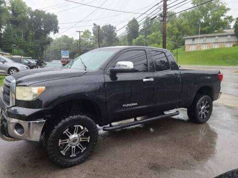 REDUCED!!!2010 Toyota Tundra Crew Cab SR5 4.6L 4X4!! - cars & trucks... for sale in Knoxville, TN