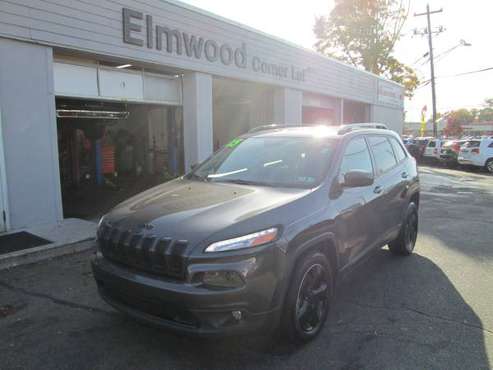 2015 JEEP CHEROKEE LATITUDE V6 4X4 LOADED VERY CLEAN - cars & trucks... for sale in East Providence, RI