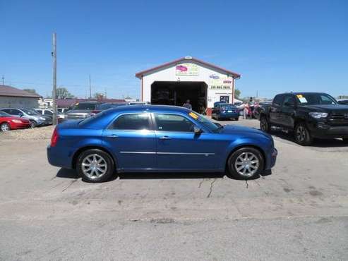 09 chrysler 300C 169000 miles, clean car no rust 6950 - cars & for sale in Waterloo, IA