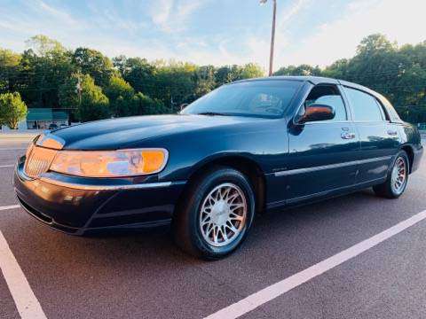 2000 Lincoln Town Car Signature Low Miles for sale in Marietta, GA