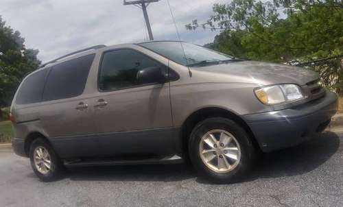 Toyota Sienna Only 170k miles, Tow hitch, Ready to go - cars & for sale in Gaston, SC