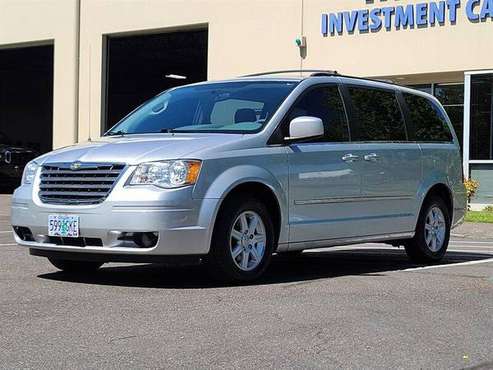 2010 Chrysler Town Country Touring Edition Minivan/7-passenger for sale in Portland, WA