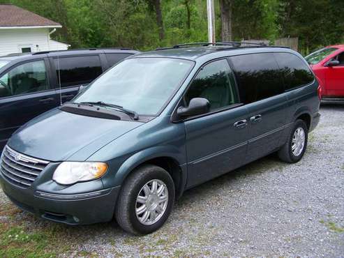 2005 Chrysler Town & Country Touring for sale in Athens, TN