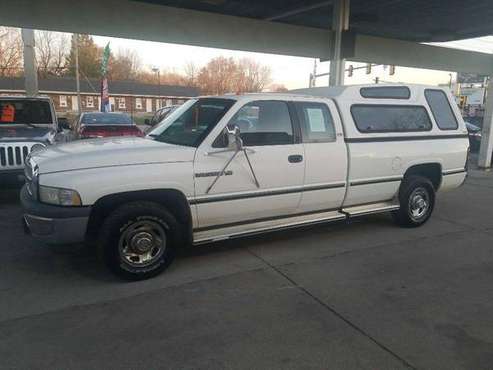 1996 DODGE RAM 2500 CLUB CAB EZ FINANCING AVAILABLE - cars & trucks... for sale in Springfield, IL