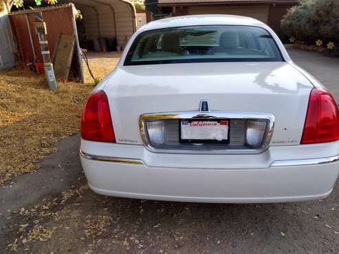 2003 Lincoln Town Car Executive - cars & trucks - by owner - vehicle... for sale in Madera, CA