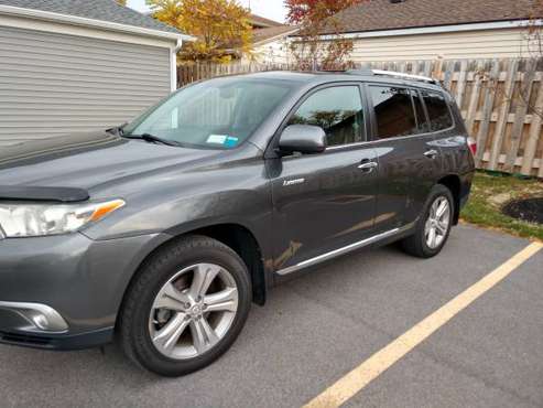 2012 Toyota Highlander Limited - cars & trucks - by owner - vehicle... for sale in Niagara Falls, NY