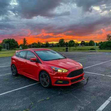 2016 Ford Focus St - cars & trucks - by owner - vehicle automotive... for sale in Lake In The Hills, IL