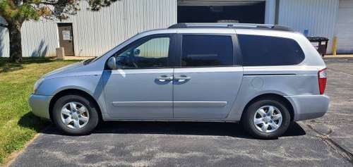 2007 Kia Sedona LX - cars & trucks - by owner - vehicle automotive... for sale in Rockford, IL