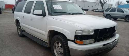 Parting out 2002 Chevrolet Suburban for sale in Fargo, ND