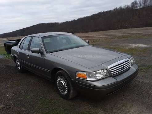 2000 Ford Crown Victoria - cars & trucks - by owner - vehicle... for sale in Rural Valley, PA