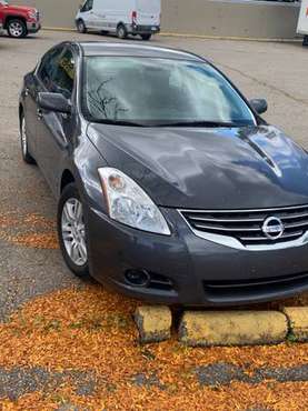 2010 Nissan Altima S, Very Clean - - by dealer for sale in Flint, MI
