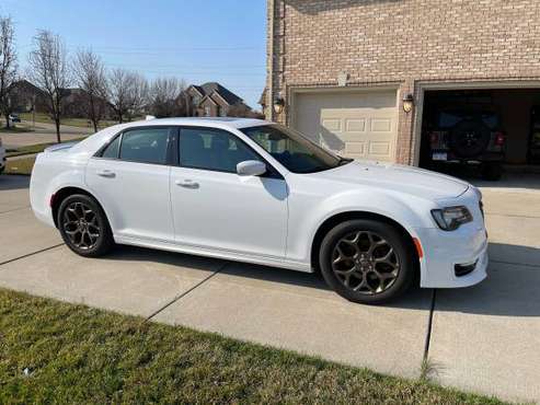 2017 Chrysler 300s Alloy Edition - Every Option - Excellent for sale in Washington, MI