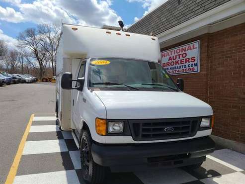 2004 Ford Econoline Commercial Cutaway E-350 Super Duty DRW (TOP for sale in Waterbury, NY