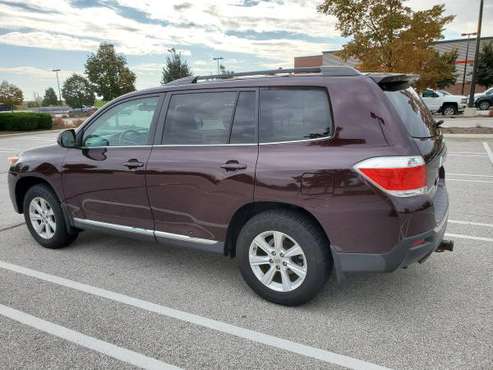 2012 Toyota Highlander Burgundy***Clean Title***Negotiable*** for sale in Toledo, OH