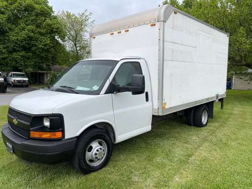 2011 Chevrolet express cutaway G3500 duel wheel low miles - cars & for sale in Fairview Heights, MO