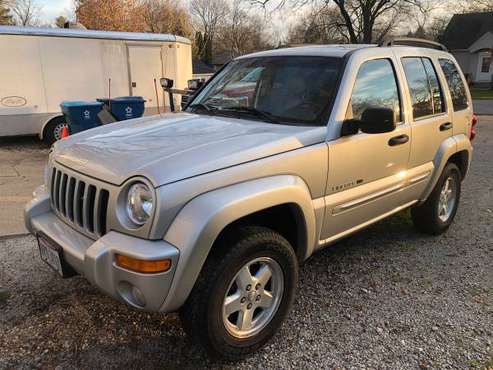 2002 Jeep Liberty Limited 4x4 Low miles - cars & trucks - by owner -... for sale in Barberton, OH
