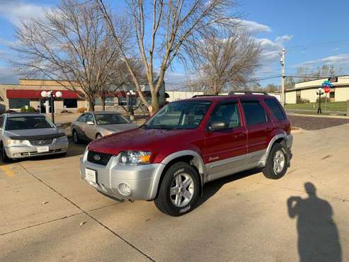 2007 Ford Escape Hybrid - cars & trucks - by dealer - vehicle... for sale in Cedar Rapids, IA