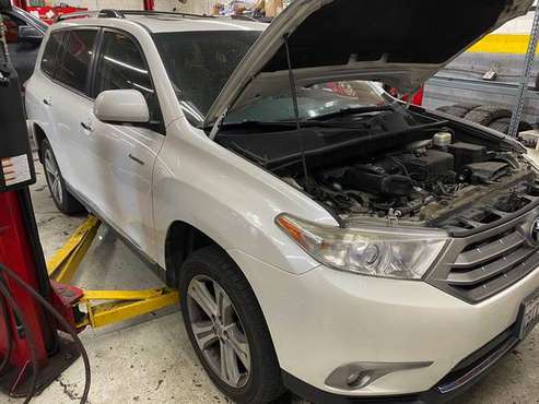 2013 Toyota Highlander Limited AWD - Excellent Condition - cars & for sale in San Carlos, CA