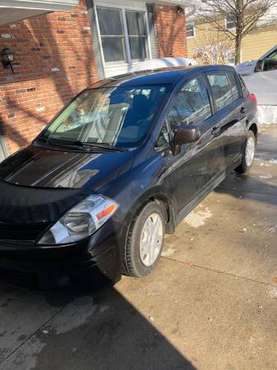 2010 Nissan Versa S Hatchback - cars & trucks - by owner - vehicle... for sale in BROADVIEW HEIGHTS, OH