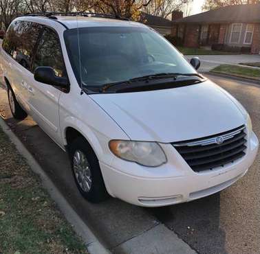2005 Chrysler Town and Country - cars & trucks - by owner - vehicle... for sale in Topeka, KS