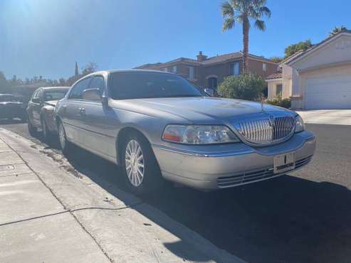 2004 Lincoln town car - cars & trucks - by owner - vehicle... for sale in Las Vegas, NV