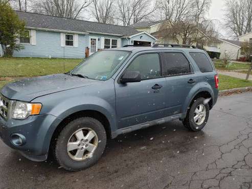 2012 FORD ESCAPE 4X4.. RUNS AND DRIVES GREAT!! - cars & trucks - by... for sale in North Tonawanda, NY