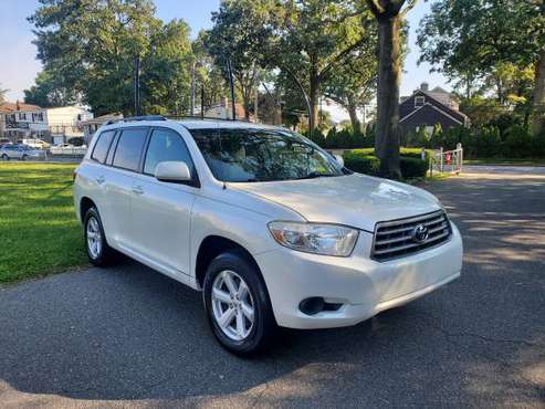 2010 TOYOTA HIGHLANDER -- RUNS GREAT - cars & trucks - by owner -... for sale in Elmont, NY