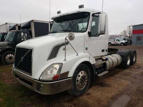 2012 Volvo daycab semi tractor for sale in Fond Du Lac, WI