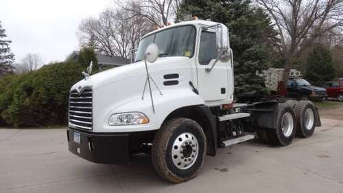 Mack CXN613 Tandem Axel Tractor for sale in Hutchinson, MN
