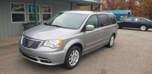 2013 CHRYSLER TOWN AND COUNTRY**STO-N-GO** - cars & trucks - by... for sale in LAKEVIEW, MI