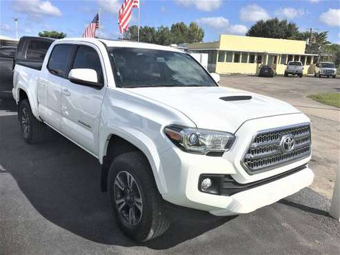 2016 TOYOTA TACOMA PICK UP TRUCK LIKE NEW for sale in Fort Myers, FL