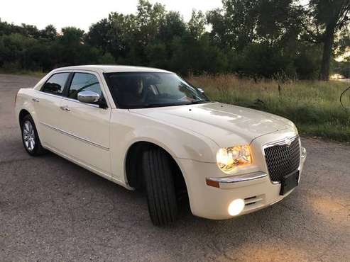 Chrysler 300 Limited - cars & trucks - by owner - vehicle automotive... for sale in Ypsilanti, MI
