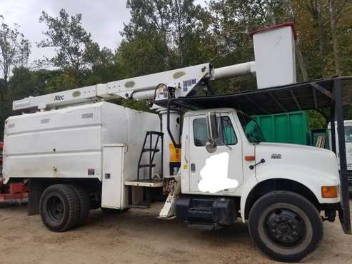 2001 International 4700 with 55' Altec bucket lift - cars & trucks -... for sale in Asheville, NC