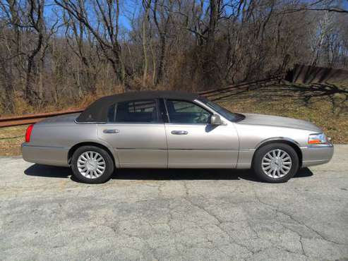 2003 LINCOLN TOWN CAR " DIAMOND EDITION " for sale in Philadelphia, PA
