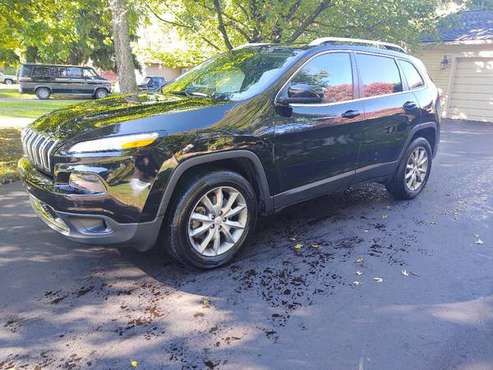 2018 Jeep Cherokee Limited - 29,000 Miles - All Wheel Drive - - cars... for sale in South Lyon, MI