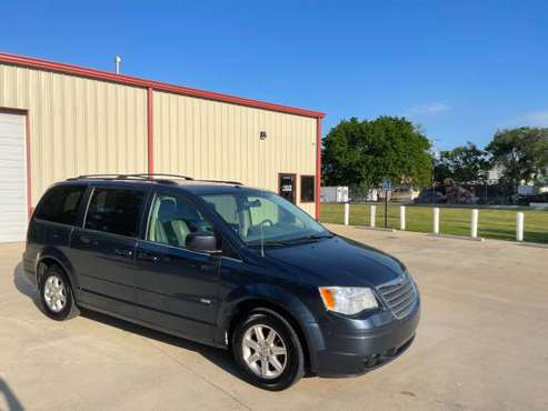 2009 Chrysler town and country - - by dealer - vehicle for sale in Wichita, KS