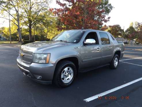 2009 CHEVY AVALANCHE LT, VERY NICE TRUCK ! NO ISSUES ! CLEAN CARFAX... for sale in Experiment, GA