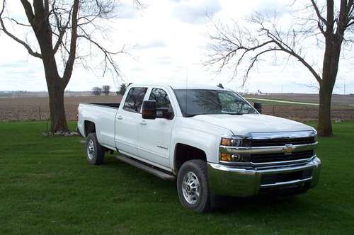 2017 Chevy Silverado - - by dealer - vehicle for sale in Manchester, IA
