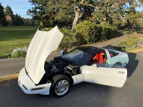 1995 Corvette Coupe W/dual Roof panels low miles White/Red Must See... for sale in PUYALLUP, WA