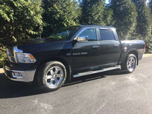 2011 Dodge Ram Laramie 1500 4wd 5.7 Hemi - cars & trucks - by owner... for sale in Sycamore, IL