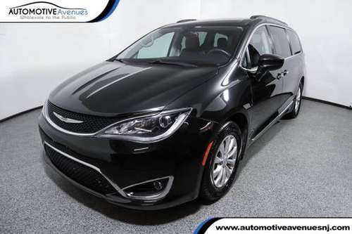2017 Chrysler Pacifica, Brilliant Black Crystal Pearlcoat for sale in Wall, NJ