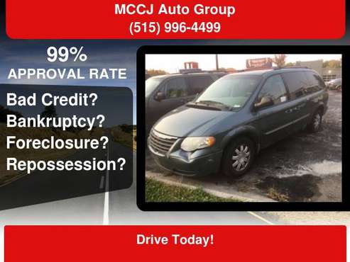 2006 Chrysler Town & Country LWB 4dr Touring WE GUARANTEE CREDIT... for sale in Des Moines, IA