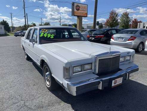 1988 LINCOLN TOWN CAR SIGNATURE with - cars & trucks - by dealer -... for sale in Winchester, District Of Columbia