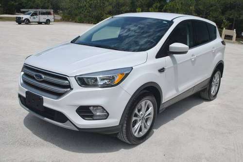 2017 Ford Escape SE 4WD New Tires Excellent Condition - cars & for sale in Clearwater, FL