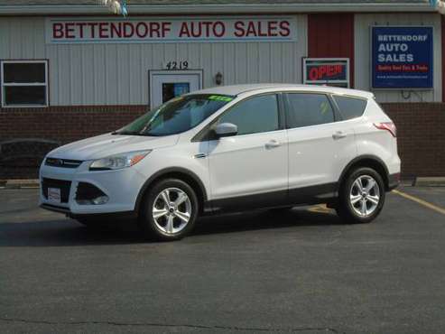 2015 Ford Escape SE 4WD - cars & trucks - by dealer - vehicle... for sale in Bettendorf, IA
