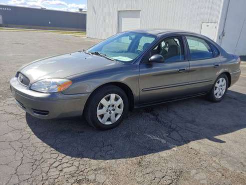 2005 Ford Taurus SE - - by dealer - vehicle automotive for sale in Appleton, WI