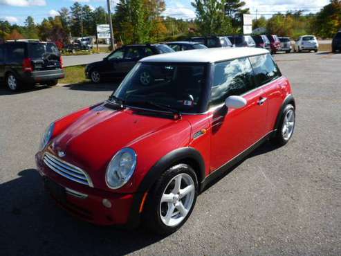 2005 MINI COOPER-5 SPEED MANUAL-RUNS AND DRIVES GOOD-WHOLESALE PRICE... for sale in Milford, ME